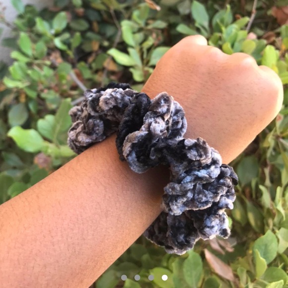 Crochet Velvet Scrunchies - Picture 3 of 4